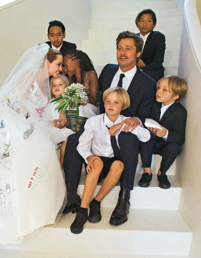 Angelina e Brad Pitt casaram a 23 de agosto de 2014. Os filhos, Maddox, de 16 anos, Pax, de 13, Zahara, de 12, Shiloh, de 10, e os gémeos Vivienne e Knox de 9 anos. 