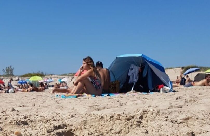 Maria Sampaio com o namorado na praia