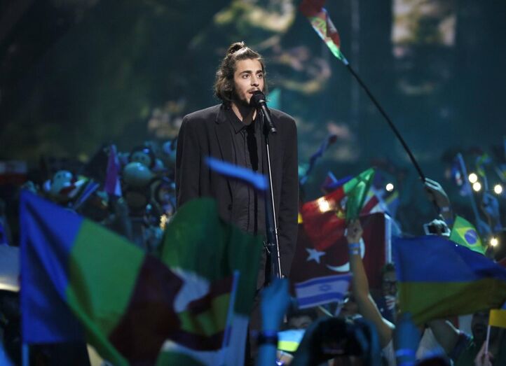 Salvador Sobral e a namorada na Eurovisão