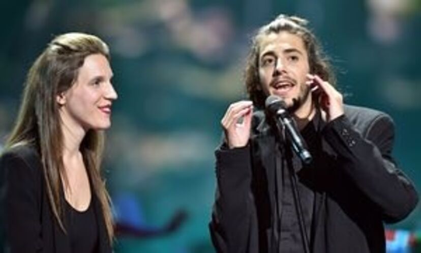 Luísa Sobral juntou-se a Salvador para cantar uma uma última vez "Amar pelos Dois" 