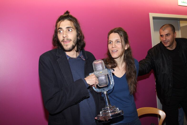 Salvador Sobral e a namorada na Eurovisão