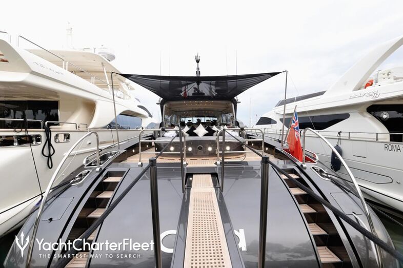 O interior do iate alugado por CR7 em Ibiza