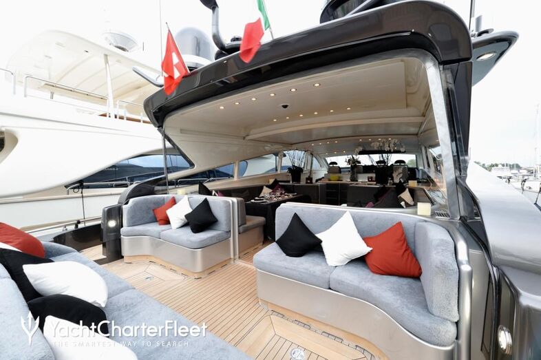 O interior do iate alugado por CR7 em Ibiza