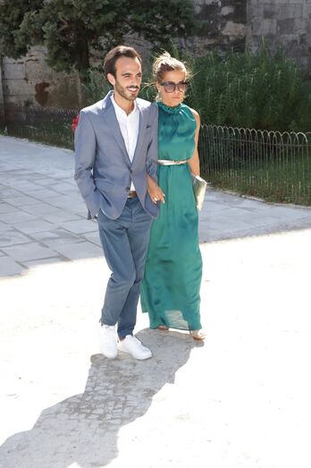 O relações-públicas, Gonçalo Cruz com uma amiga