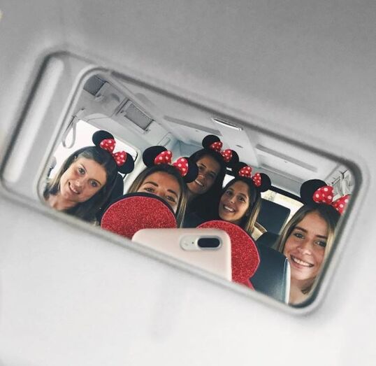 Mia Rose despede-se da vida de solteira em grande