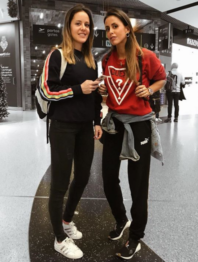 Mariana e Carolina no aeroporto