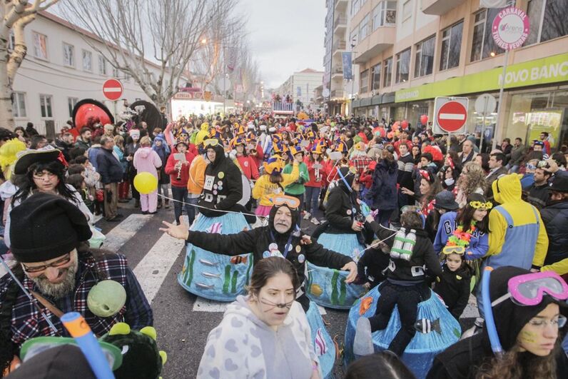 Tradição leva milhares ao Carnaval de Torres Vedras 