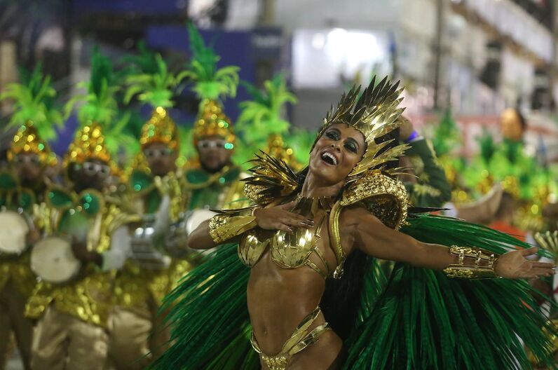 Toda beleza e sensualidade do grupo especial das escolas de samba cariocas