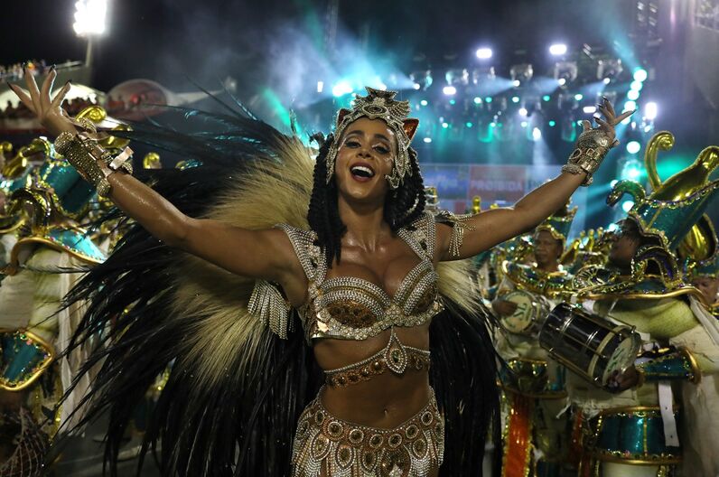 Toda beleza e sensualidade do grupo especial das escolas de samba cariocas