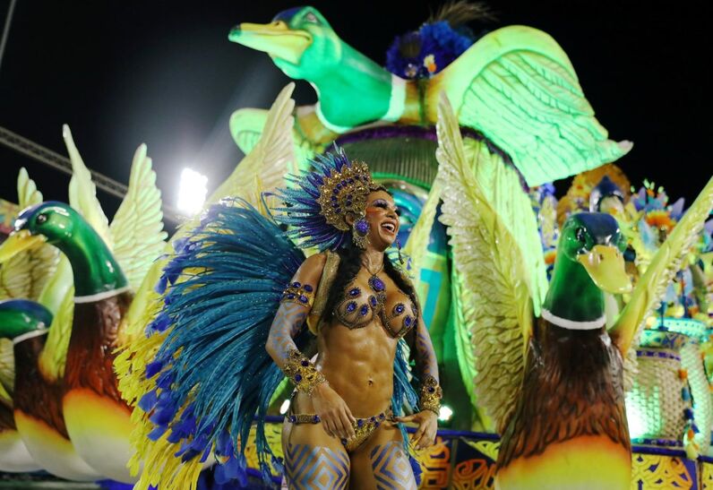 Toda beleza e sensualidade do grupo especial das escolas de samba cariocas