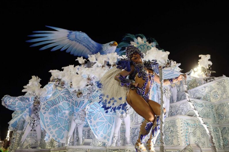 Toda beleza e sensualidade do grupo especial das escolas de samba cariocas