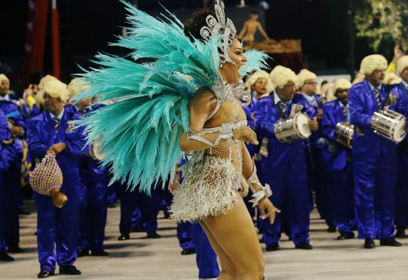 Toda beleza e sensualidade do grupo especial das escolas de samba cariocas