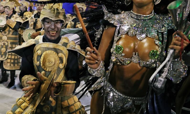 Toda beleza e sensualidade do grupo especial das escolas de samba cariocas