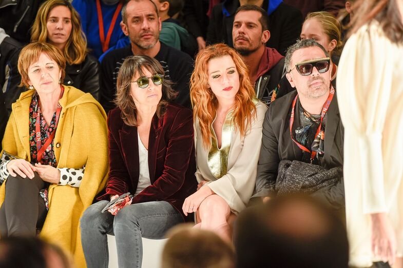 Recém-casadas, Gabriela Sobral e Inês Herédia divertem-se na ModaLisboa