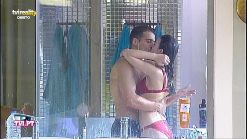 Isabela e Pedro cada vez mais íntimos