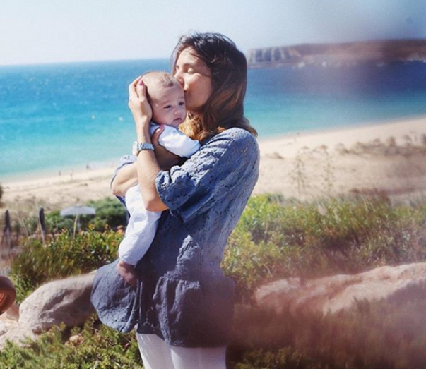 Mia Rose deliciada com o filho Mateus