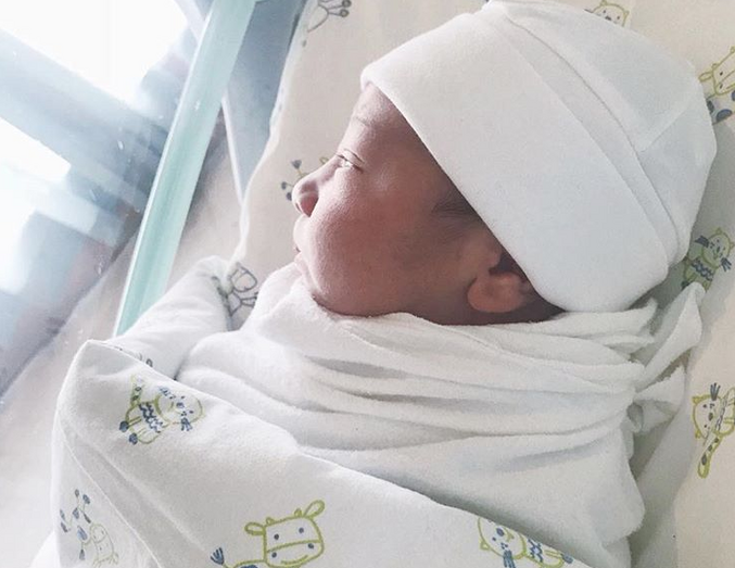 Mia Rose deliciada com o filho Mateus