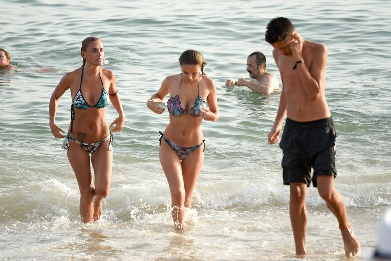 Corpos de sereia! Filipa de Castro e a filha Bruna de 18 anos deslumbram na praia