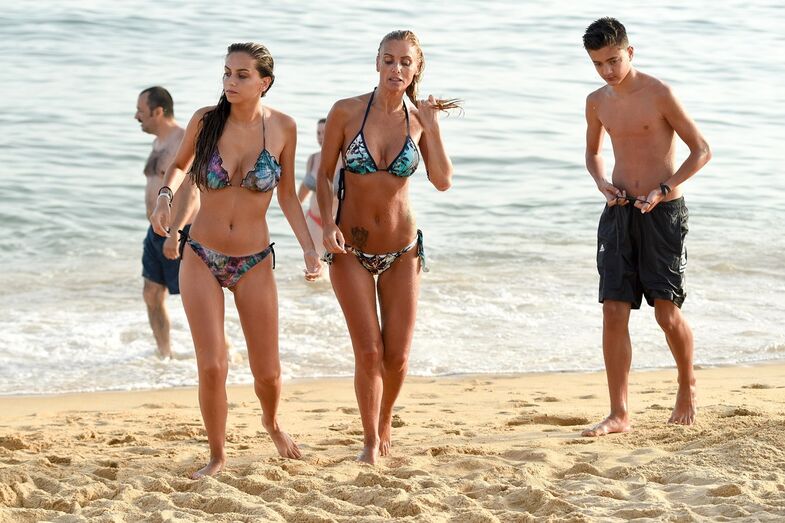 Corpos de sereia! Filipa de Castro e a filha Bruna de 18 anos deslumbram na praia