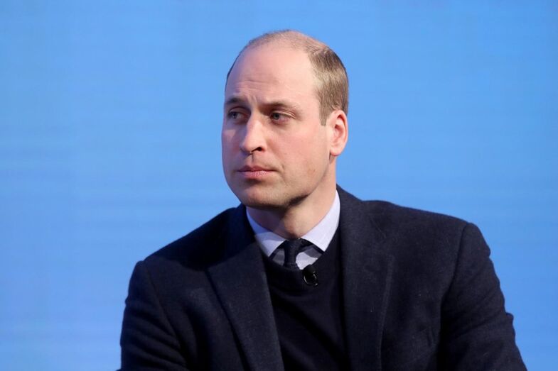 O filho mais velho da princesa Diana fala abertamente do acidente de infência que deixou uma marca acima da sobrancelha esquerda. Um amigo bateu-lhe, sem querer, com um taco de golfe quando tinha 13 anos