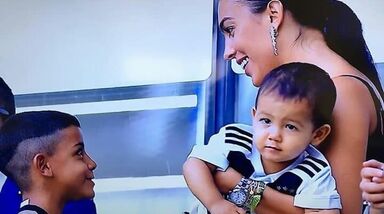 Georgina faz vídeo de apoio a Ronaldo com os gémeos