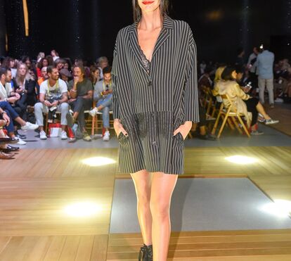 Como elas se vestem para um desfile de moda: as escolhas das famosas