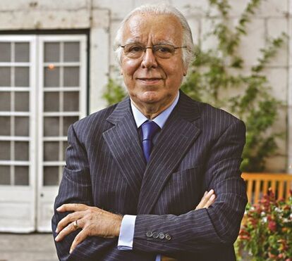 Carlos do Carmo submetido a intervenção cirúrgica após queda na via pública 