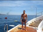 O craque da juventus está com a família de férias na Riviera francesa. Todas as imagens destes dias milionários.