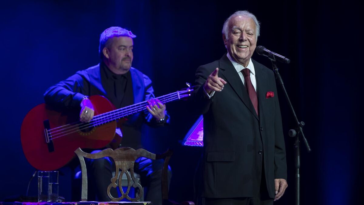 Carlos do Carmo diz adeus dos palcos em apoteose no Coliseu de Lisboa - Flash