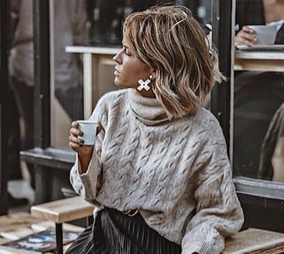 Saias plissadas: as melhores dicas de como usar a peça da estação