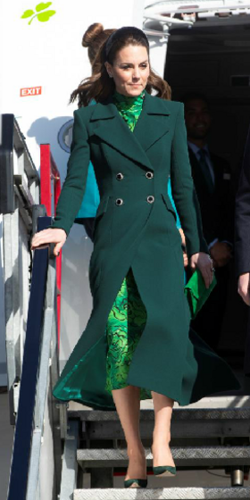 Kate Middleton rouba todos os olhares ao chegar na Irlanda