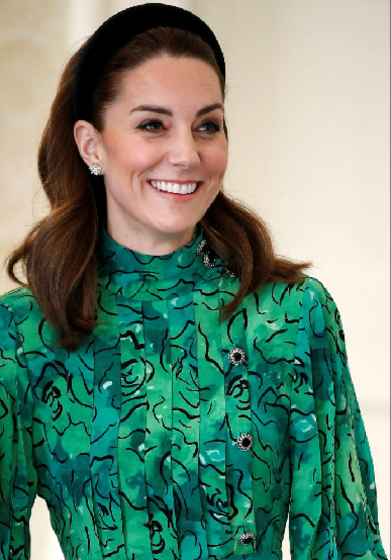 Kate Middleton rouba todos os olhares ao chegar na Irlanda