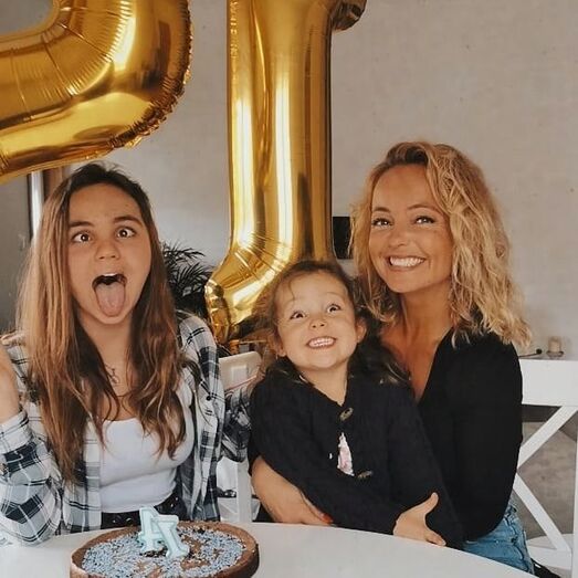 Apesar do tempo de isolamento, não há desculpas para não comemorar. A filha de Bárbara Norton de Matos, Luz, celebrou 14 anos de idade.