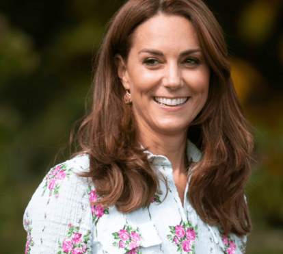 Os vestidos florais são os preferidos de rainhas e princesas