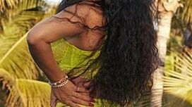 As curvas perfeitas de Rihanna com a sua nova coleção de lingerie