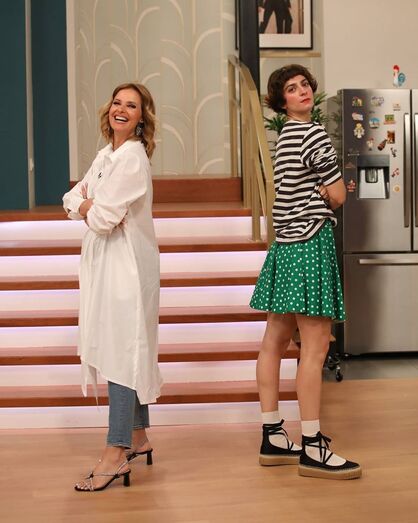 A influencer, cozinheira e blogger ficou tão espantada com a saída da amiga da SIC para a TVI como o mundo inteiro. Os fãs querem saber se ela a segue, mas Barrios deixa a pergunta no ar, esclarecendo apenas que a amizade essa sim, ficará para sempre.